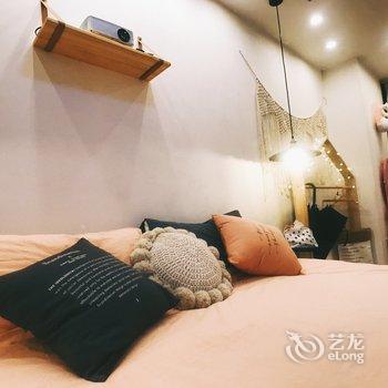 重庆解放碑边边大脑壳的窝公寓(五四路分店)酒店提供图片