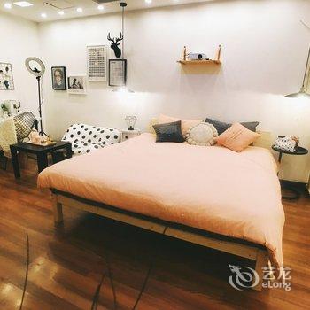 重庆解放碑边边大脑壳的窝公寓(五四路分店)酒店提供图片