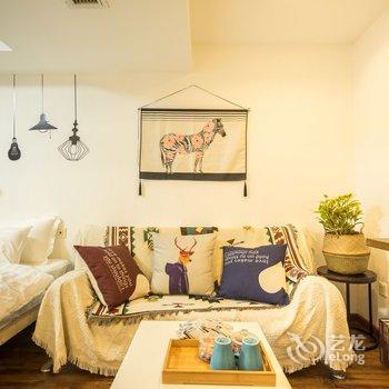 重庆解放碑边边大脑壳的窝公寓(五四路分店)酒店提供图片