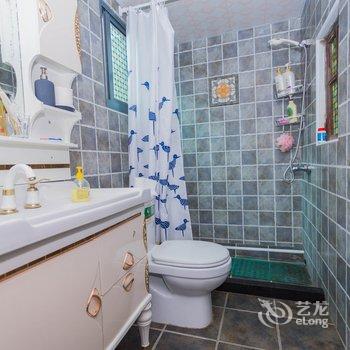 上海小猪_快跑特色民宿(山阴路分店)酒店提供图片