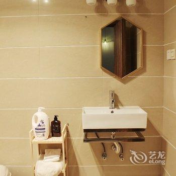 重庆故事的小黄花公寓(五江路分店)酒店提供图片