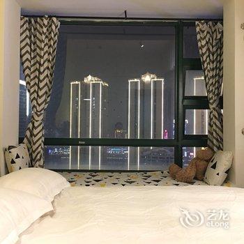 重庆猫头鹰7号·欢聚时光解放碑最中心公寓酒店提供图片