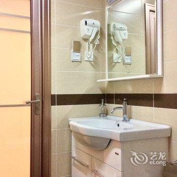 青岛慈眉善目耄耋翁公寓(东海西路与云安路交叉口分店)酒店提供图片