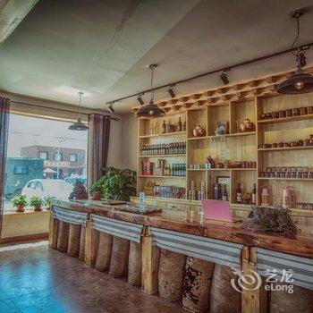 青海湖央茕林卡藏文化主题酒店酒店提供图片