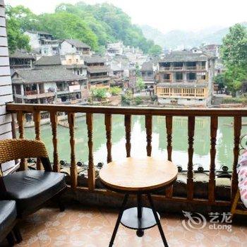 凤凰吊脚楼客栈酒店提供图片