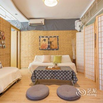 重庆乐乎居解放碑核心商圈旁楼下双地铁普通公寓酒店提供图片