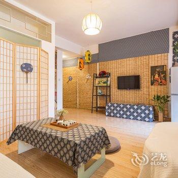 重庆乐乎居解放碑核心商圈旁楼下双地铁普通公寓酒店提供图片