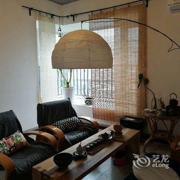 重庆喜欢刺绣的房东公寓(四海路口分店)酒店提供图片
