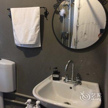重庆喜欢刺绣的房东公寓(四海路口分店)酒店提供图片