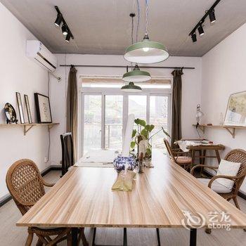 重庆喜欢刺绣的房东公寓(四海路口分店)酒店提供图片