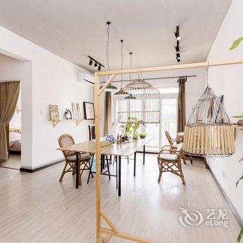 重庆喜欢刺绣的房东公寓(四海路口分店)酒店提供图片