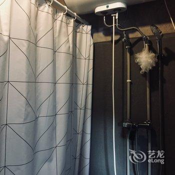 重庆喜欢刺绣的房东公寓(四海路口分店)酒店提供图片