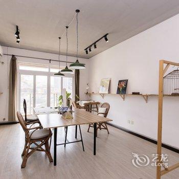 重庆喜欢刺绣的房东公寓(四海路口分店)酒店提供图片