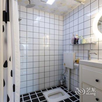 重庆麒寓民宿(人民路150号院分店)酒店提供图片