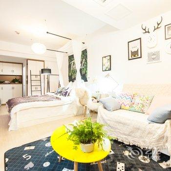 重庆麒寓民宿(人民路150号院分店)酒店提供图片