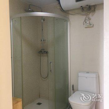 大连繁华中的静谧小屋酒店提供图片