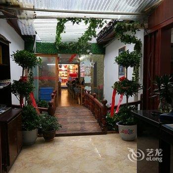 凤凰吊脚楼客栈酒店提供图片
