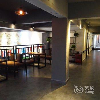 张家界卡慕国际青年旅舍酒店提供图片