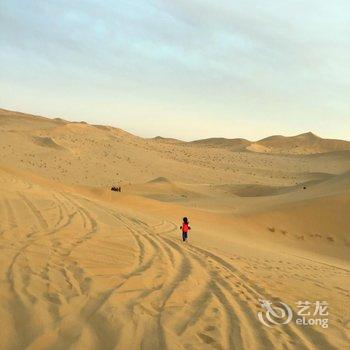 敦煌玩转沙漠露营基地酒店提供图片