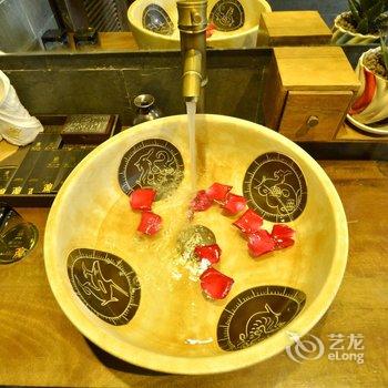 花筑·香格里拉稿公府客栈酒店提供图片