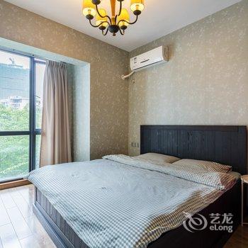 重庆在37楼俯瞰渝中半岛城市天际线江景两房普通公寓酒店提供图片