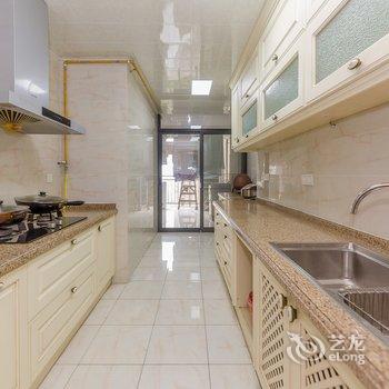 成都城南豪华江景房公寓酒店提供图片