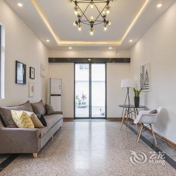 上海优质民宿(便民路店)酒店提供图片