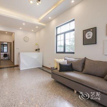 上海优质民宿(便民路店)酒店提供图片