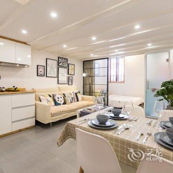 上海弄堂里13号线淮海中路清新Loft复式(延安高架路店)酒店提供图片