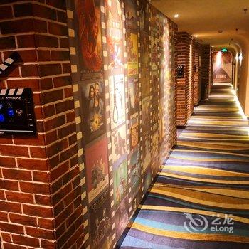 Q+旬阳双鱼影院式主题酒店酒店提供图片