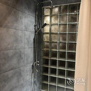 ZEFLOWERS设计师公寓(南通万达店)酒店提供图片