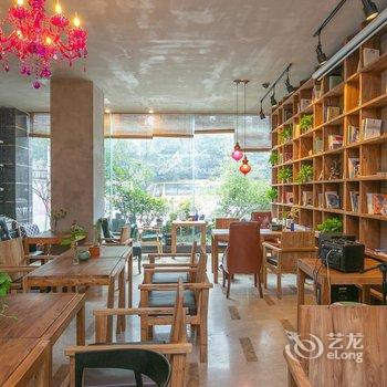 华蓥多彩青舍(原假日酒店)酒店提供图片