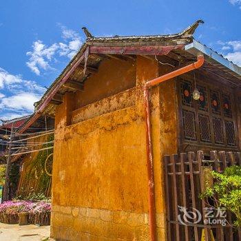 丽江束河春天里客栈