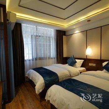 简爱江景民宿(凤凰登赢街店)酒店提供图片