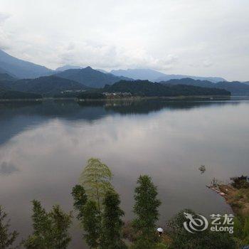 瓦屋山北纬三十度农家乐酒店提供图片