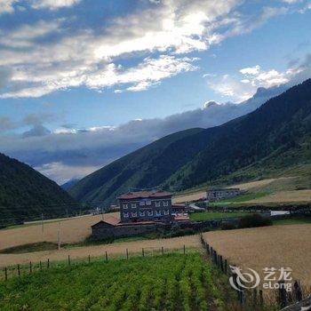 康定陌野藏舍民宿酒店提供图片