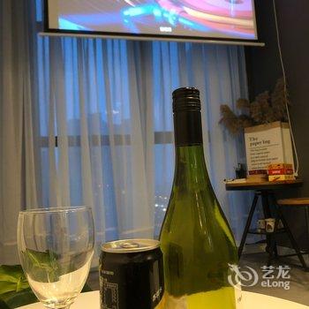 ZEFLOWERS设计师公寓(南通万达店)酒店提供图片