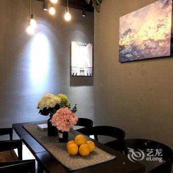 ZEFLOWERS设计师公寓(南通万达店)酒店提供图片