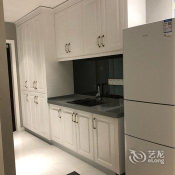 ZEFLOWERS设计师公寓(南通万达店)酒店提供图片