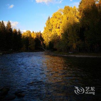 阿勒泰金格泉山景木屋特色民宿酒店提供图片