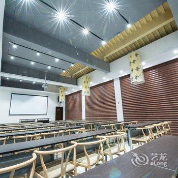 栾川满洲里度假山庄酒店提供图片