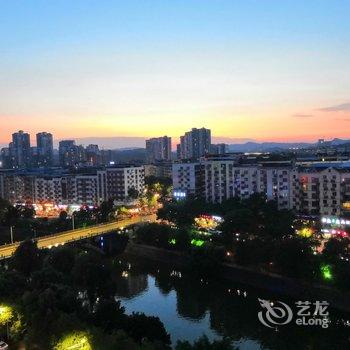 广安摩尔的家城内可免费接送公寓(环形巷分店)酒店提供图片