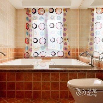 丹东五龙背金海逸家温泉小屋(电梯双浴缸)酒店提供图片