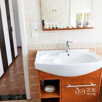 丹东五龙背金海逸家温泉小屋(电梯双浴缸)酒店提供图片