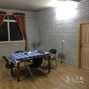 柳州黄振平客栈(环江滨水大道分店)酒店提供图片