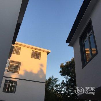 柳州黄振平客栈(环江滨水大道分店)酒店提供图片