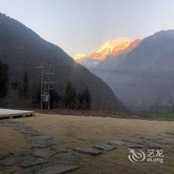 海螺沟半山云居民宿酒店提供图片