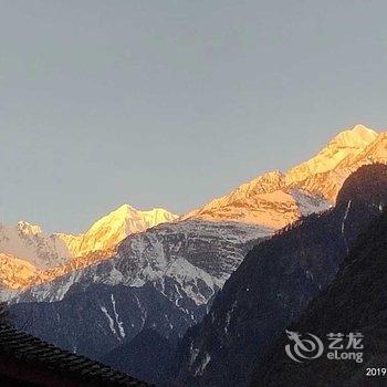 海螺沟半山云居民宿酒店提供图片