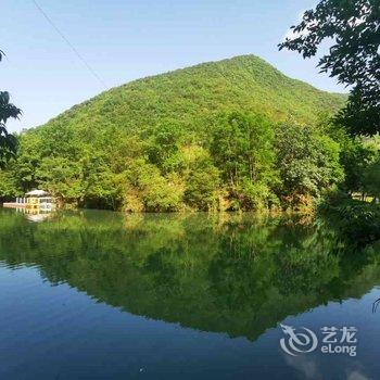 郧西五龙河小木屋酒店提供图片