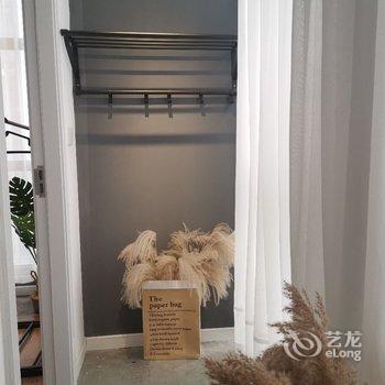 ZEFLOWERS设计师公寓(南通万达店)酒店提供图片